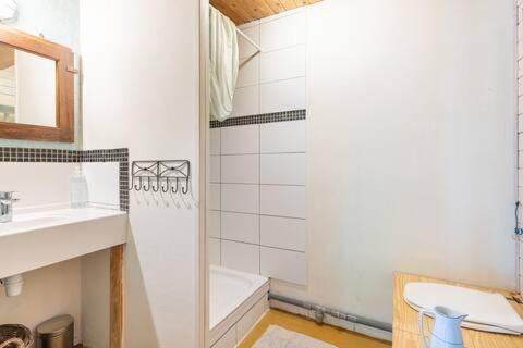 Le Bon Chemin Ateliers Apartment Sainte-Nathalene Exterior photo